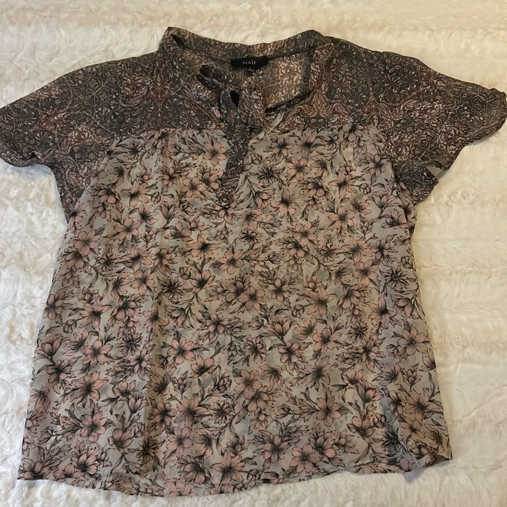 Lightweight floral blouse that goes great with jeans, dress pants or shorts